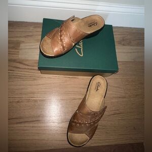 Clarks Women's Tan Leather Sandals 8W